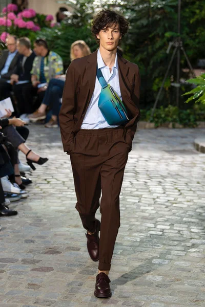 Look 7